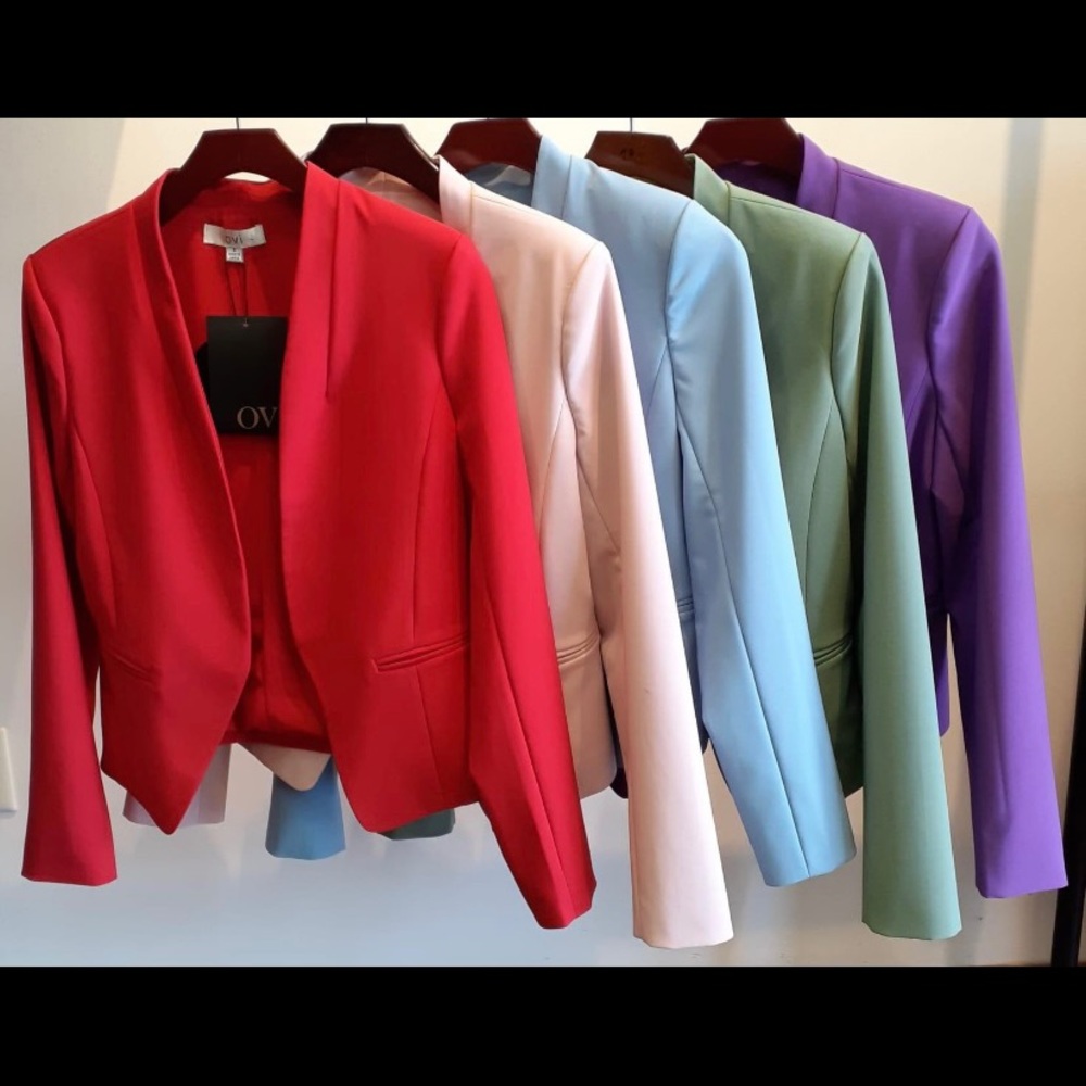 Beautiful Jacket and perfect for any occasion.Olive green and red ONLY S&M